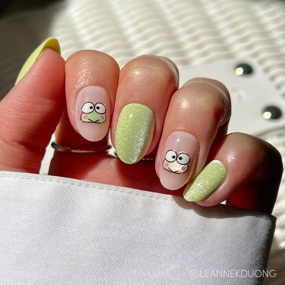 Glamnetic x Hello Kitty and Friends Keroppi Press-On Nails - Green and Pink - Picture 2 of 8